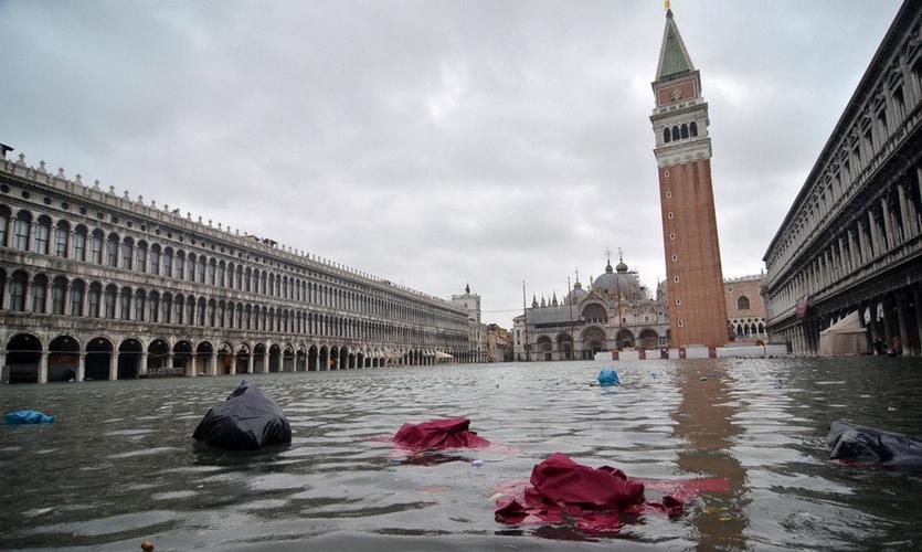 威尼斯泼水节（威尼斯被淹）